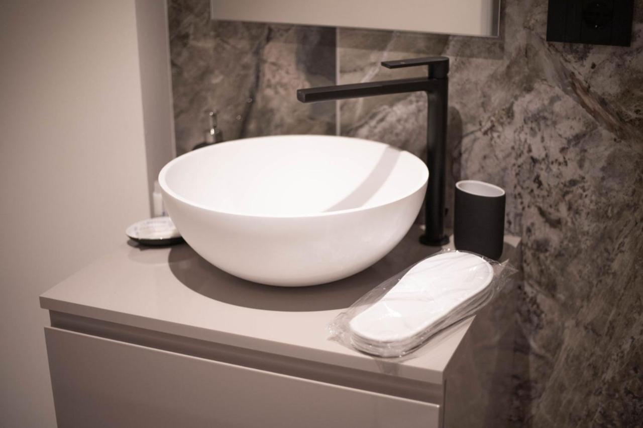 Exclusive Retreat Few Steps From Duomo - Apt 1 มิลาน ภายนอก รูปภาพ