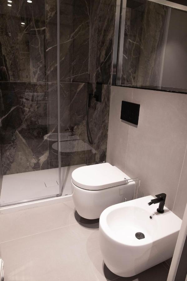 Exclusive Retreat Few Steps From Duomo - Apt 1 มิลาน ภายนอก รูปภาพ